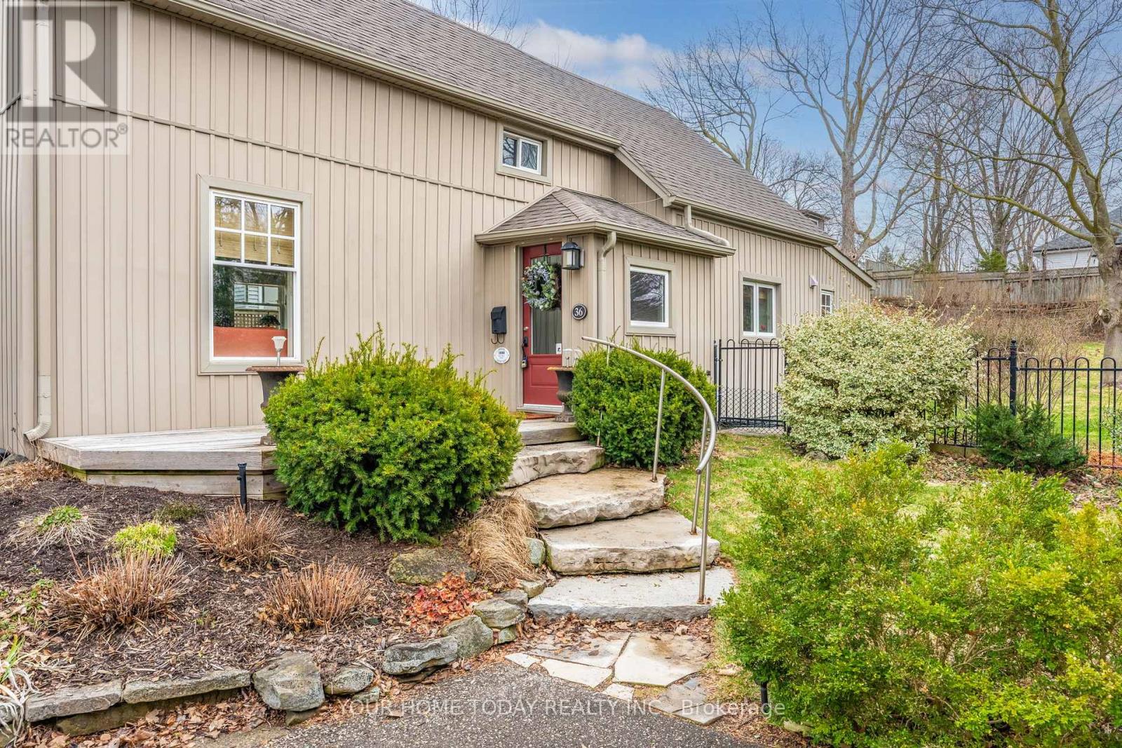 36 Queen Street, Halton Hills, Ontario  L7G 2E6 - Photo 4 - W13062040