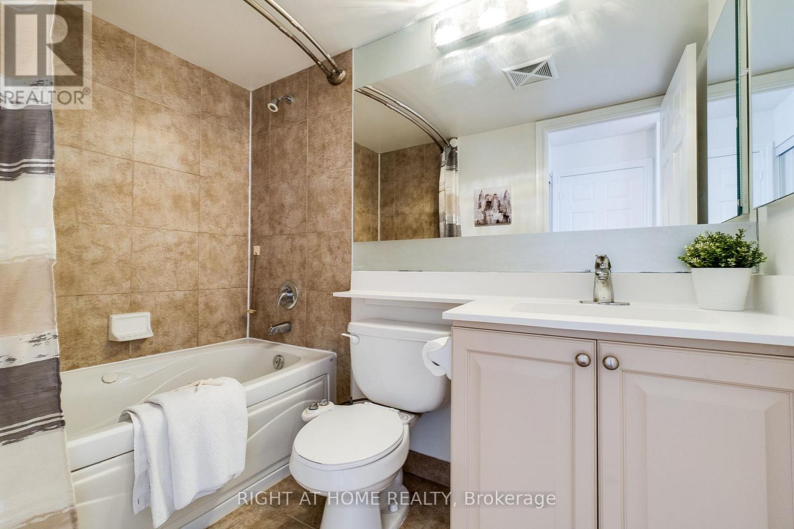 1713 - 310 Burnhamthorpe Road, Mississauga, Ontario  L5B 4P9 - Photo 24 - W13062044