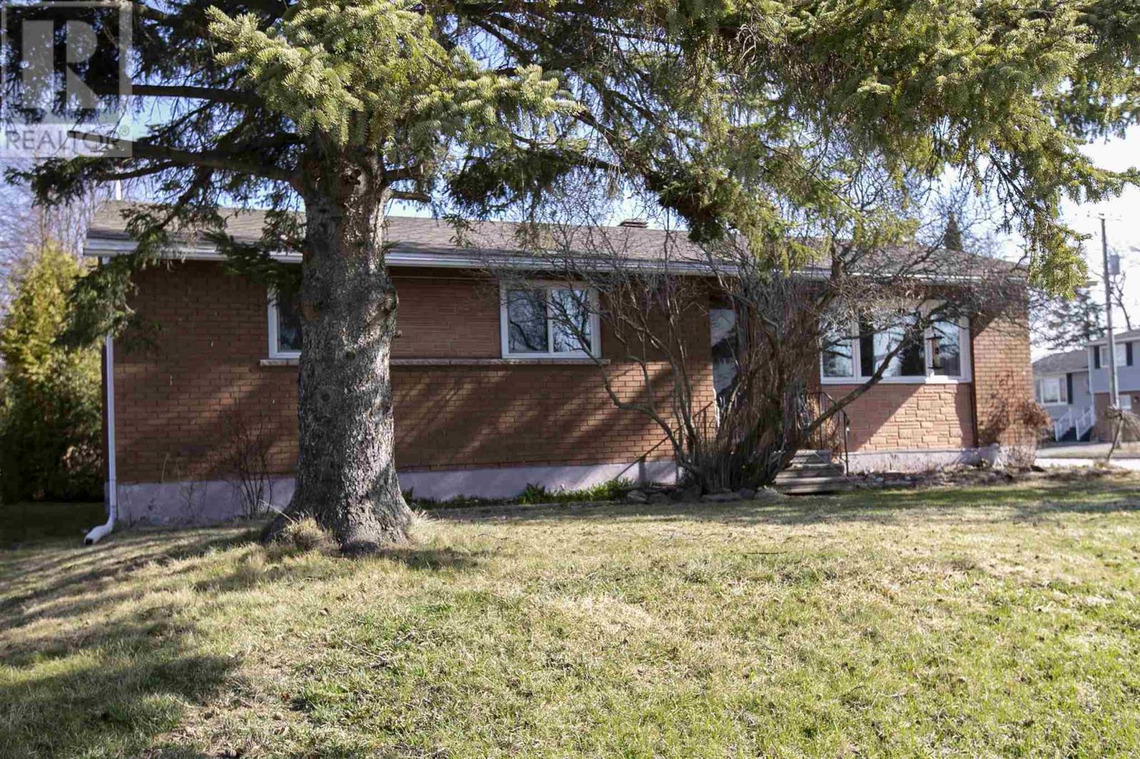 2 Winfield Dr, Sault Ste. Marie, Ontario  P6C 2M9 - Photo 2 - SM260779