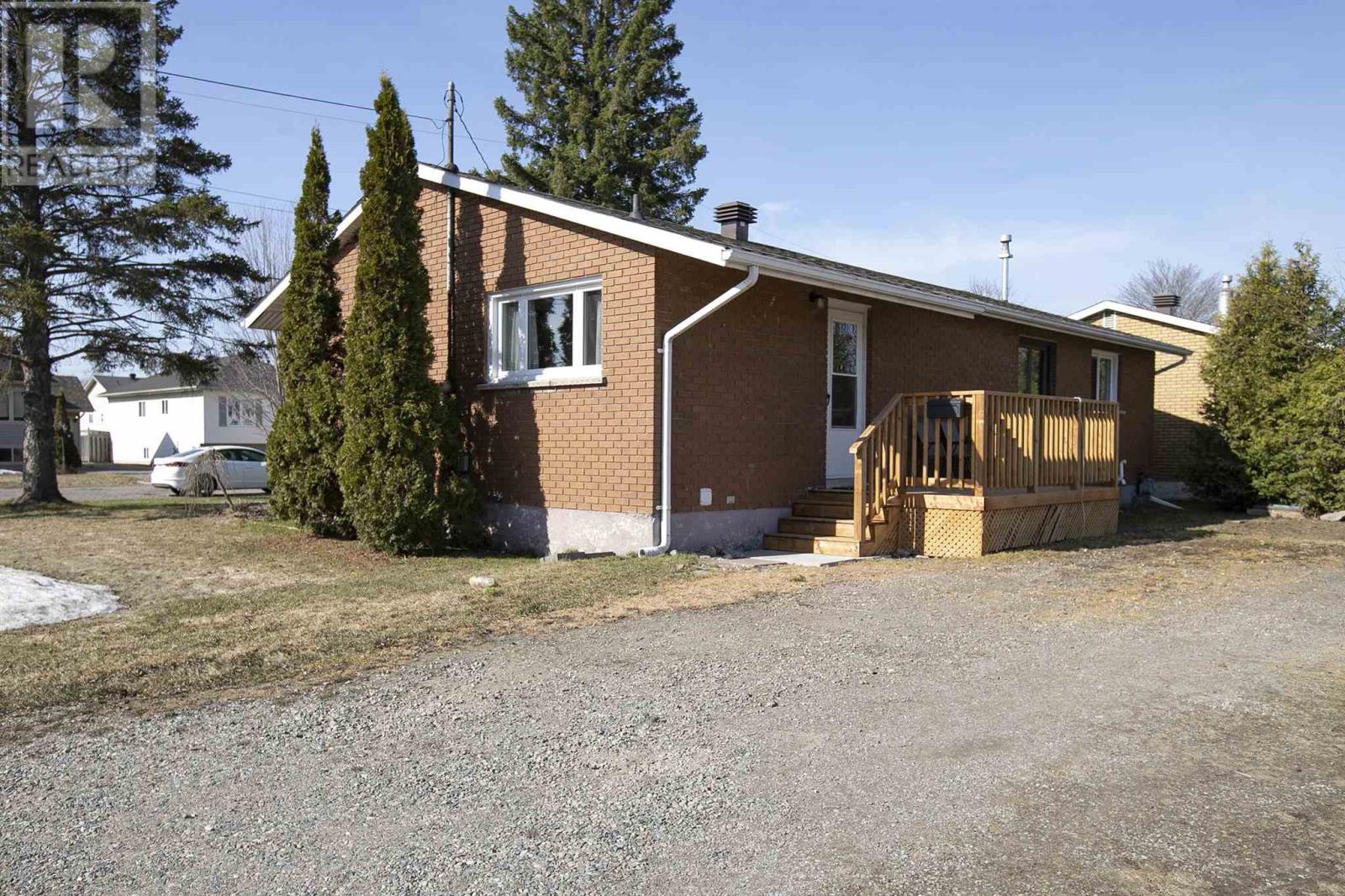 2 Winfield Dr, Sault Ste. Marie, Ontario  P6C 2M9 - Photo 4 - SM260779