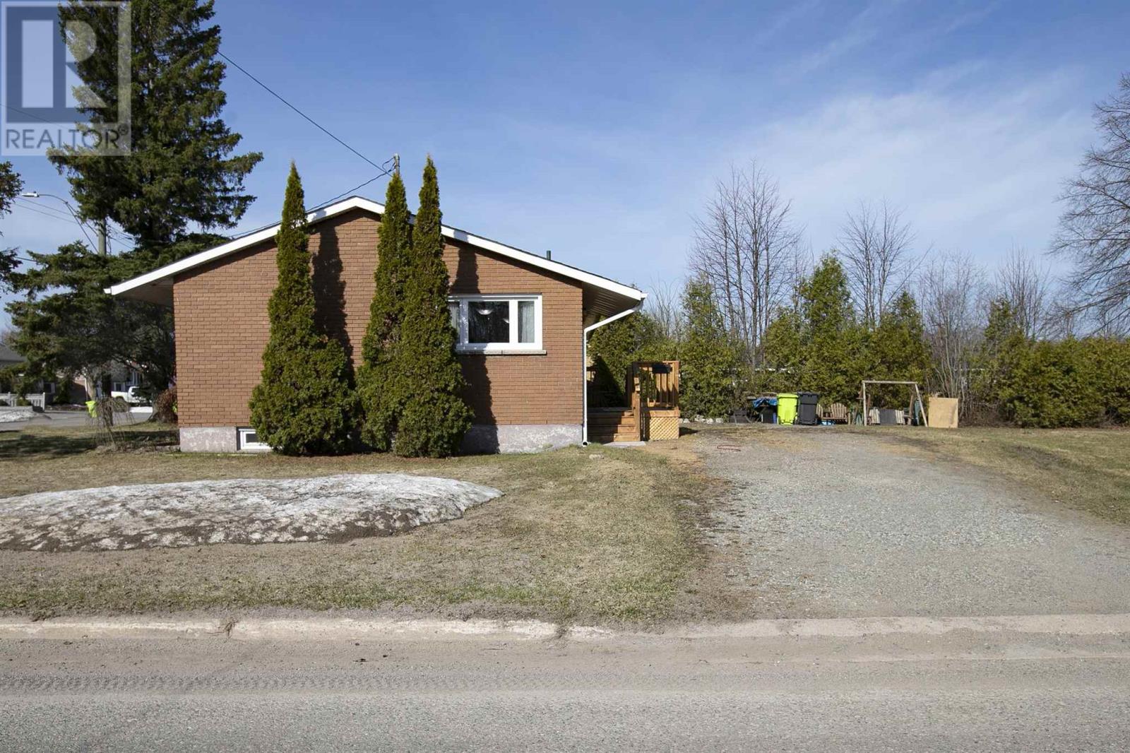 2 Winfield Dr, Sault Ste. Marie, Ontario  P6C 2M9 - Photo 8 - SM260779