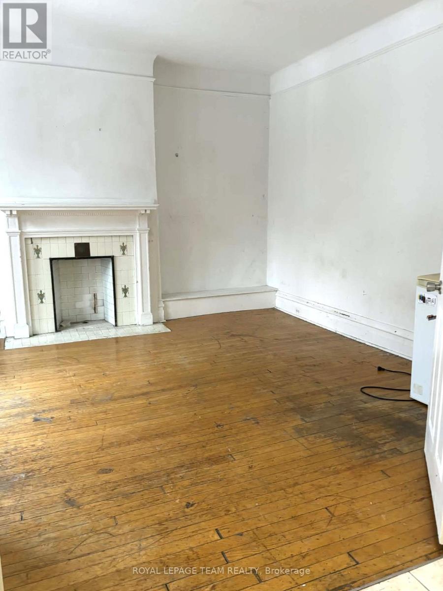 169 Holmwood Avenue, Ottawa, Ontario  K1S 2P3 - Photo 3 - X12673830