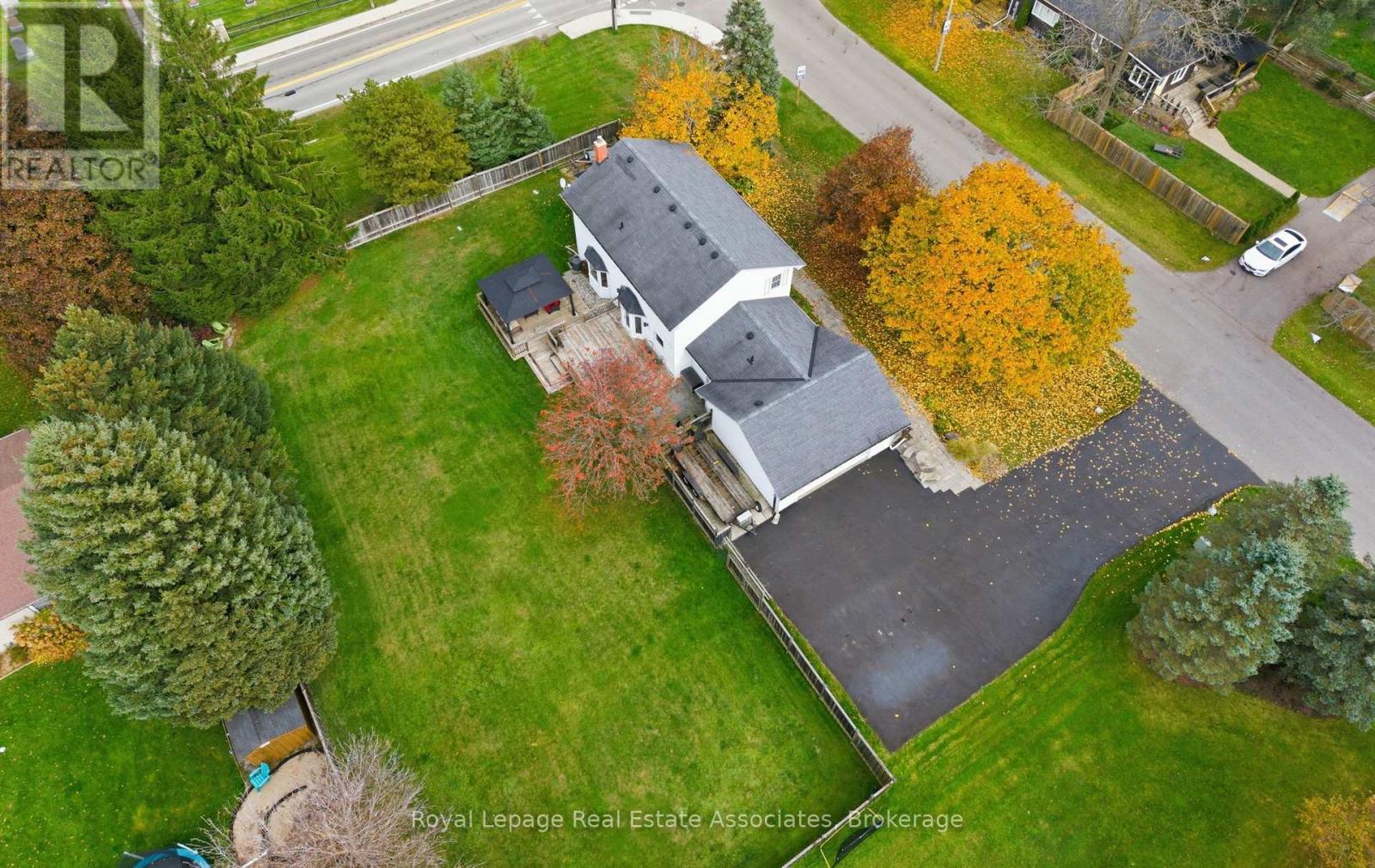 1 Meander Close, Hamilton, Ontario  L0R 1H1 - Photo 4 - X13062066