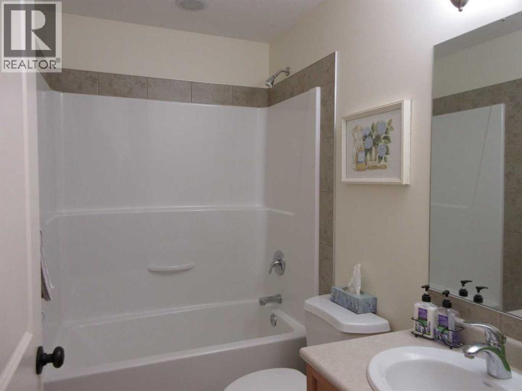122 Chartwell Place Se, Medicine Hat, Alberta  T1B 0E4 - Photo 3 - A2303977