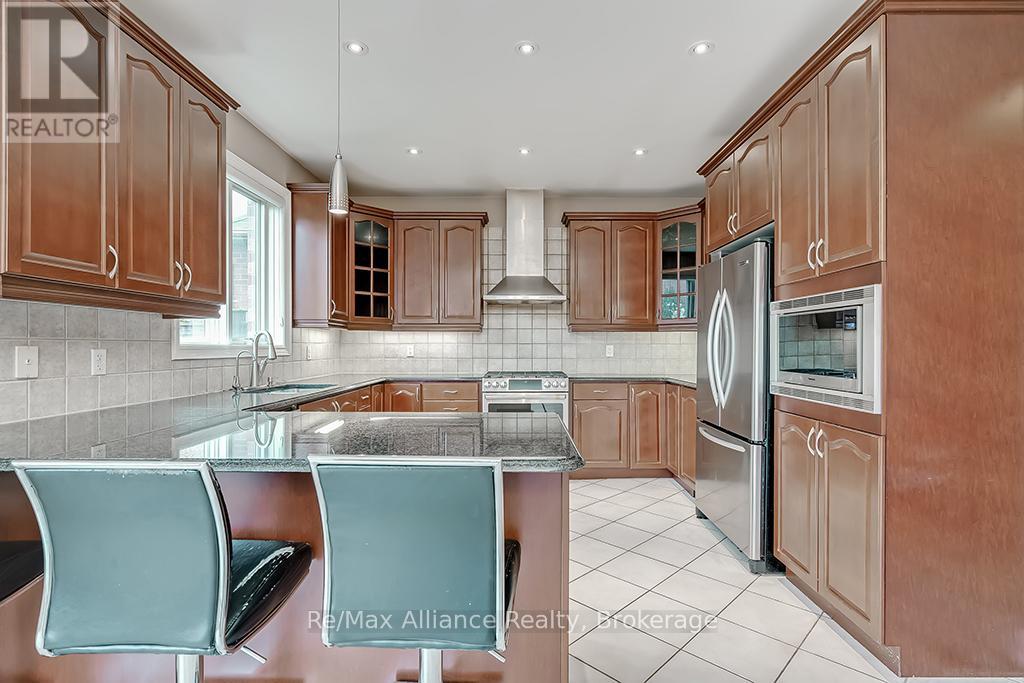 1527 Arrowhead Road, Oakville, Ontario  L6H 7V6 - Photo 12 - W12765956
