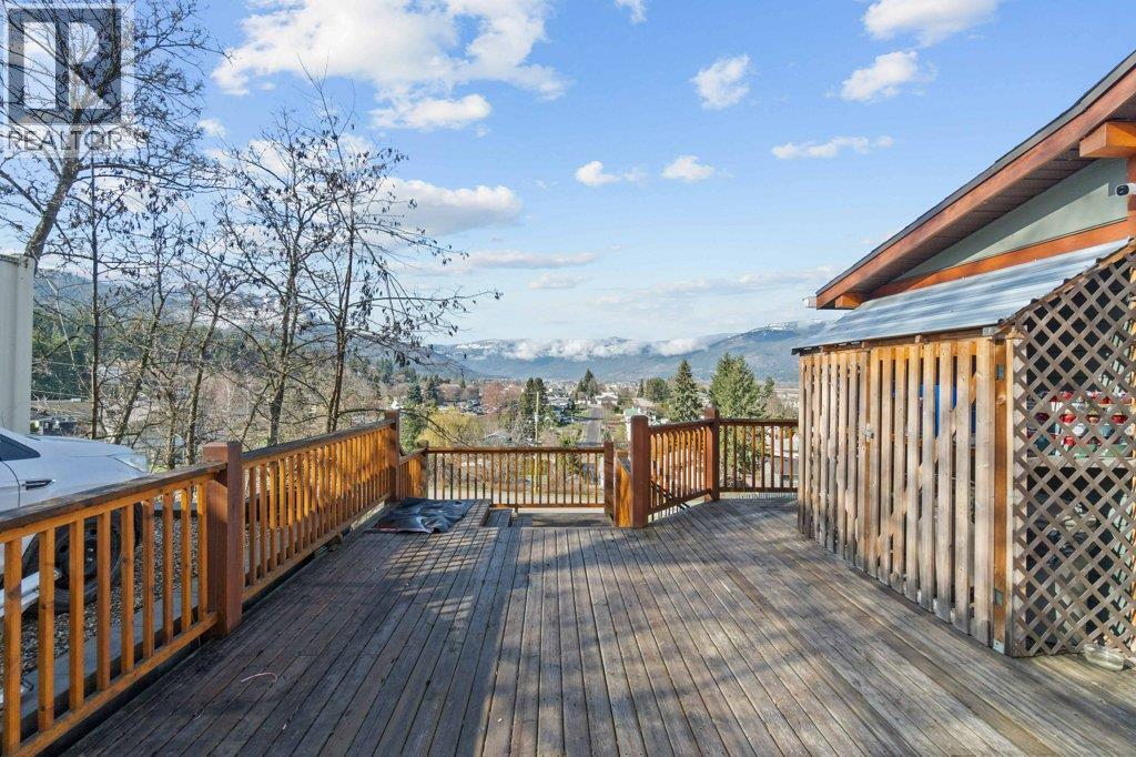 1321 10 Avenue Ne, Salmon Arm, British Columbia  V1E 2V6 - Photo 9 - 10383237