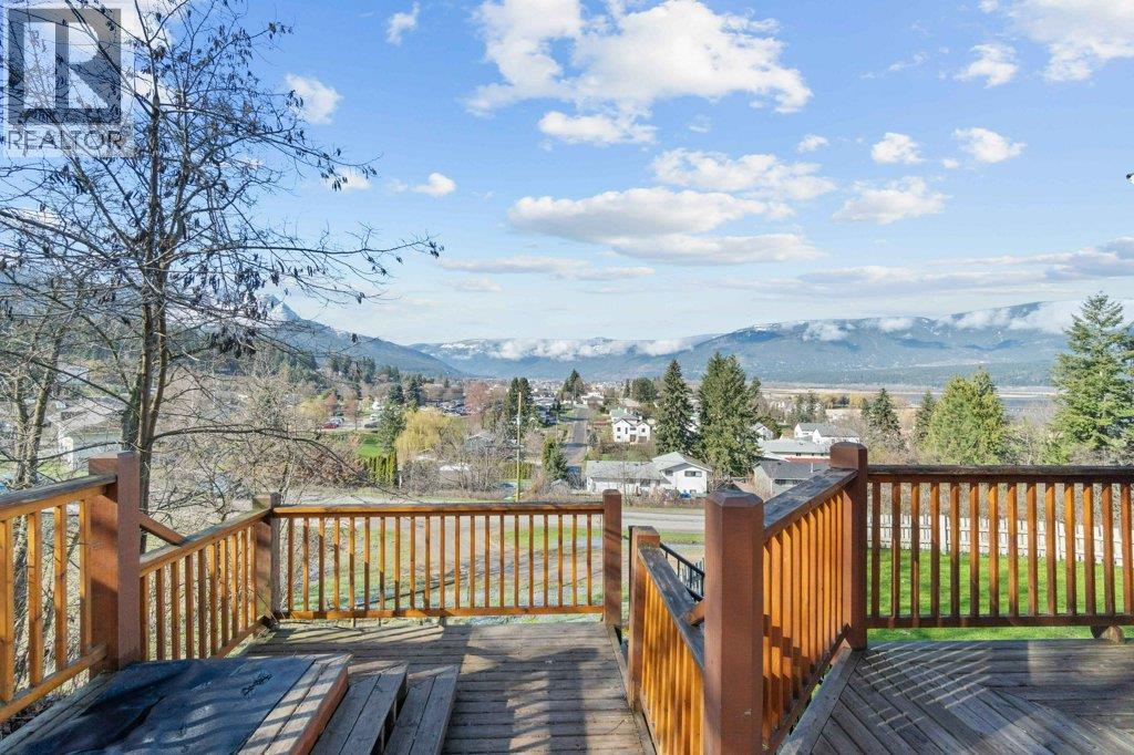 1321 10 Avenue Ne, Salmon Arm, British Columbia  V1E 2V6 - Photo 7 - 10383237