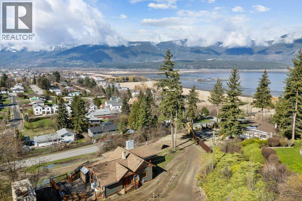 1321 10 Avenue NE, Salmon Arm, British Columbia