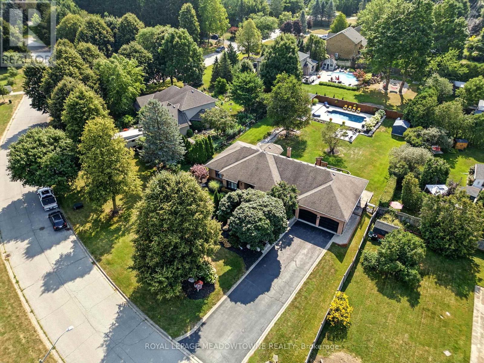 2 BLUEHERON LANE, Hamilton, Ontario