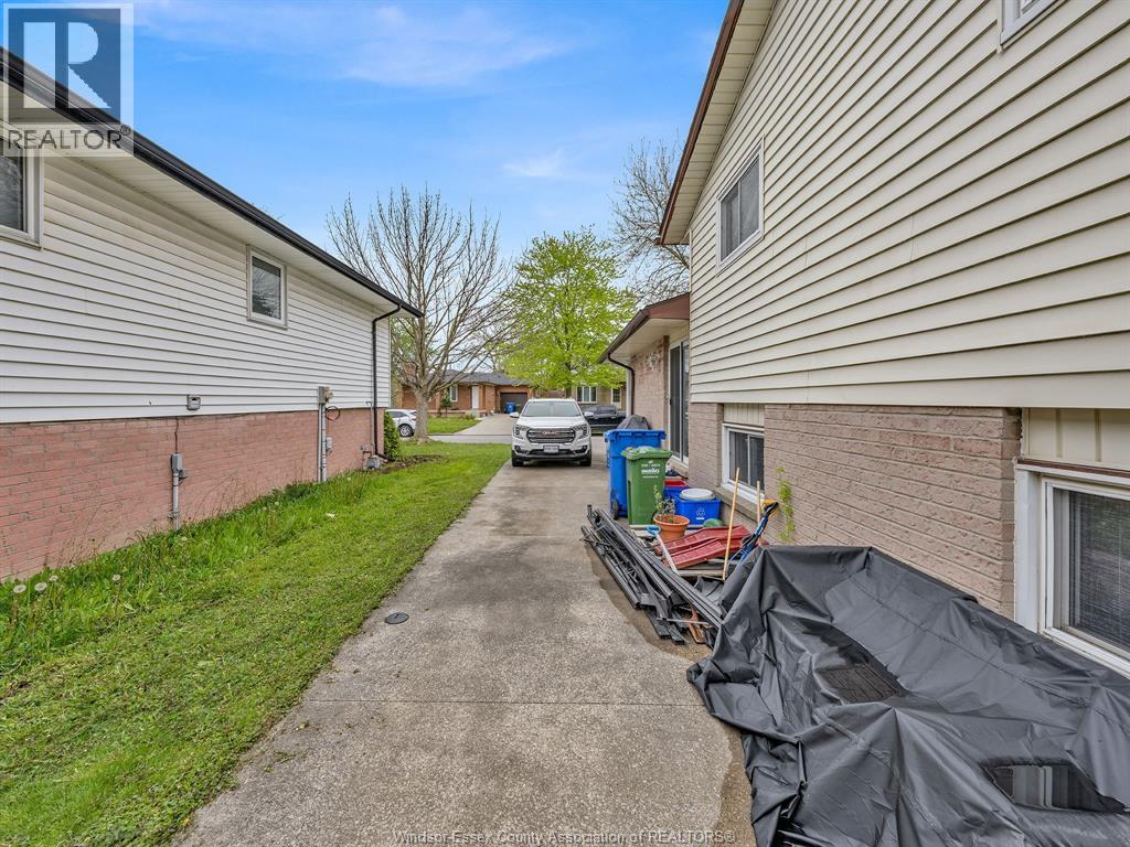 1493 Azalia Crescent, Windsor, Ontario  N8W 5C5 - Photo 7 - 26009624