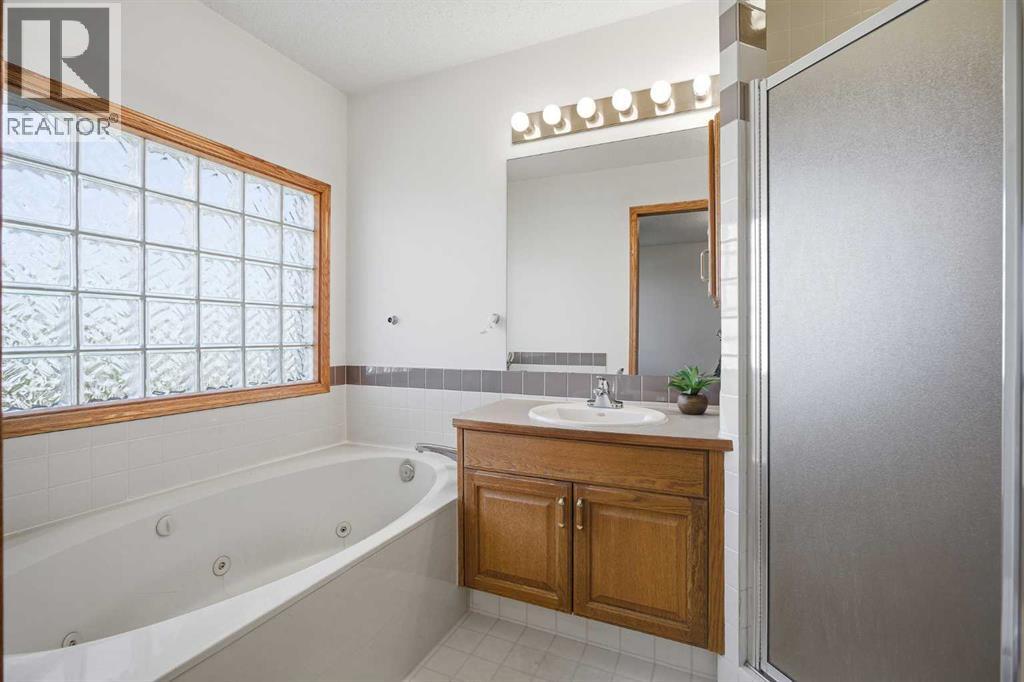 16 Macewan Ridge View Nw, Calgary, Alberta  T3K 3W2 - Photo 15 - A2305680