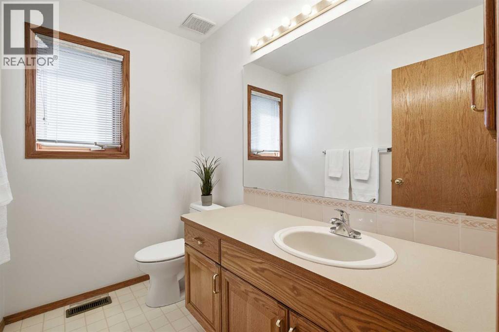 16 Macewan Ridge View Nw, Calgary, Alberta  T3K 3W2 - Photo 10 - A2305680