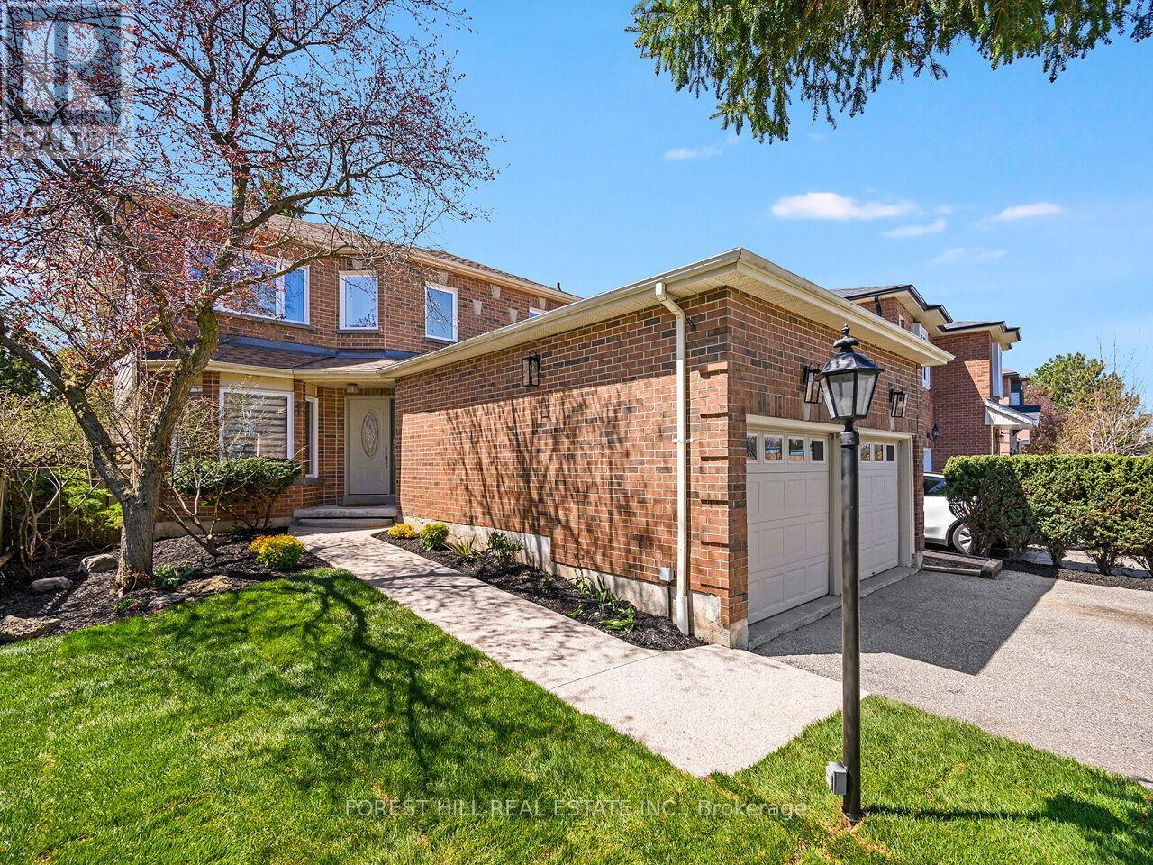 4076 Colonial Drive, Mississauga, Ontario  L5L 4K1 - Photo 2 - W13062202