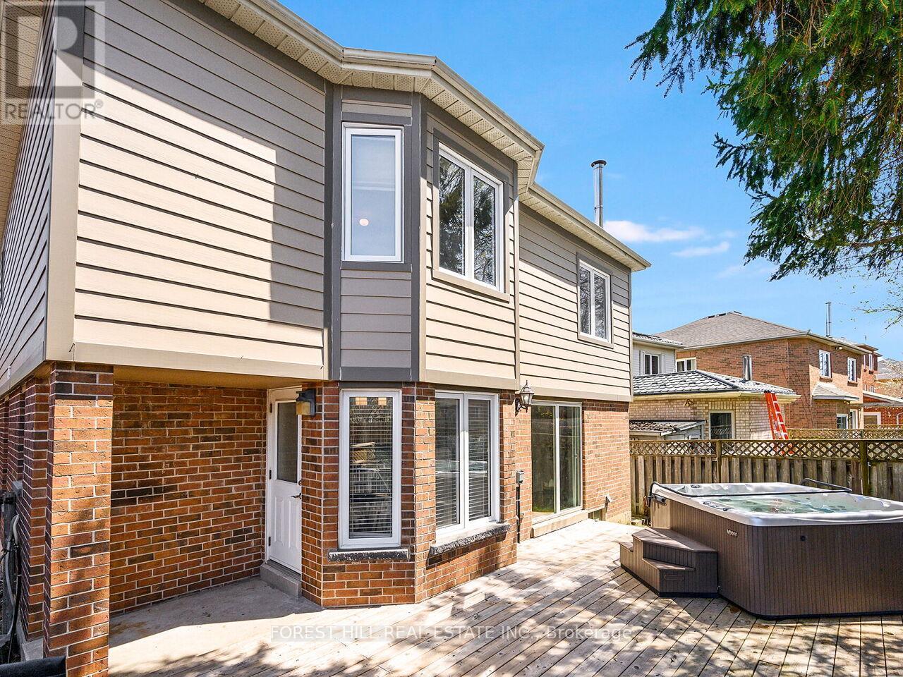 4076 Colonial Drive, Mississauga, Ontario  L5L 4K1 - Photo 4 - W13062202