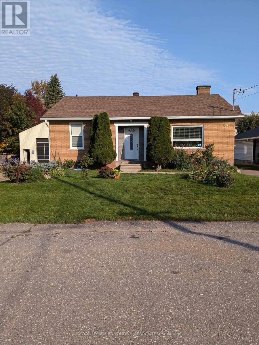 87 DICKSON STREET, Pembroke, Ontario