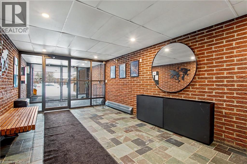 63 Conroy Crescent Unit# 52, Guelph, Ontario  N1G 2V5 - Photo 3 - 40823481