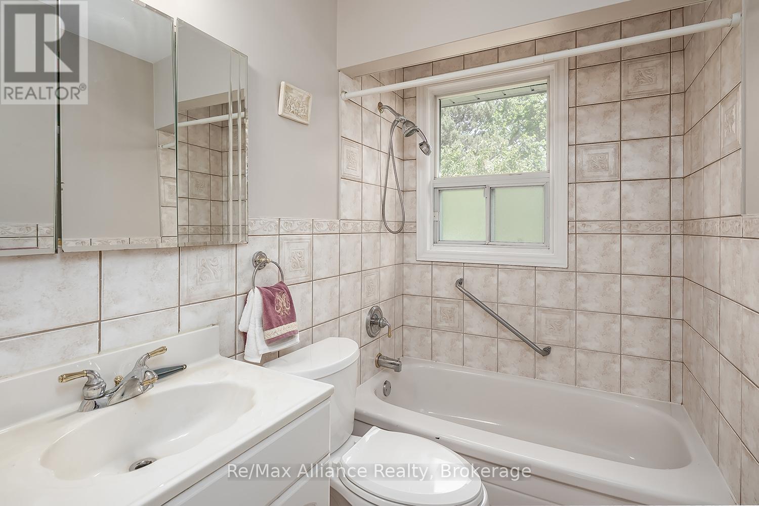 543 Pinegrove Road, Oakville, Ontario  L6K 2C2 - Photo 20 - W12853856