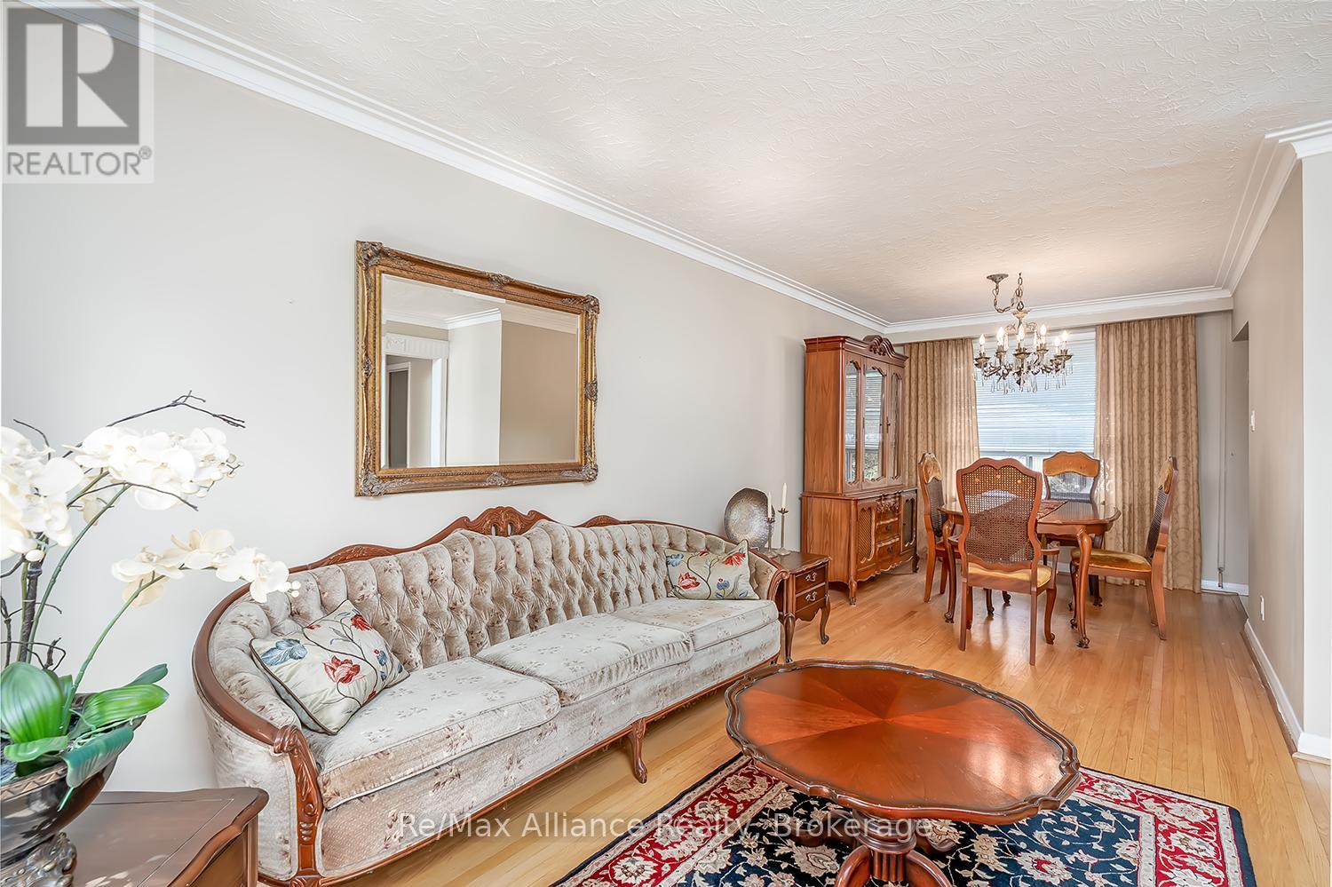 543 Pinegrove Road, Oakville, Ontario  L6K 2C2 - Photo 7 - W12853856