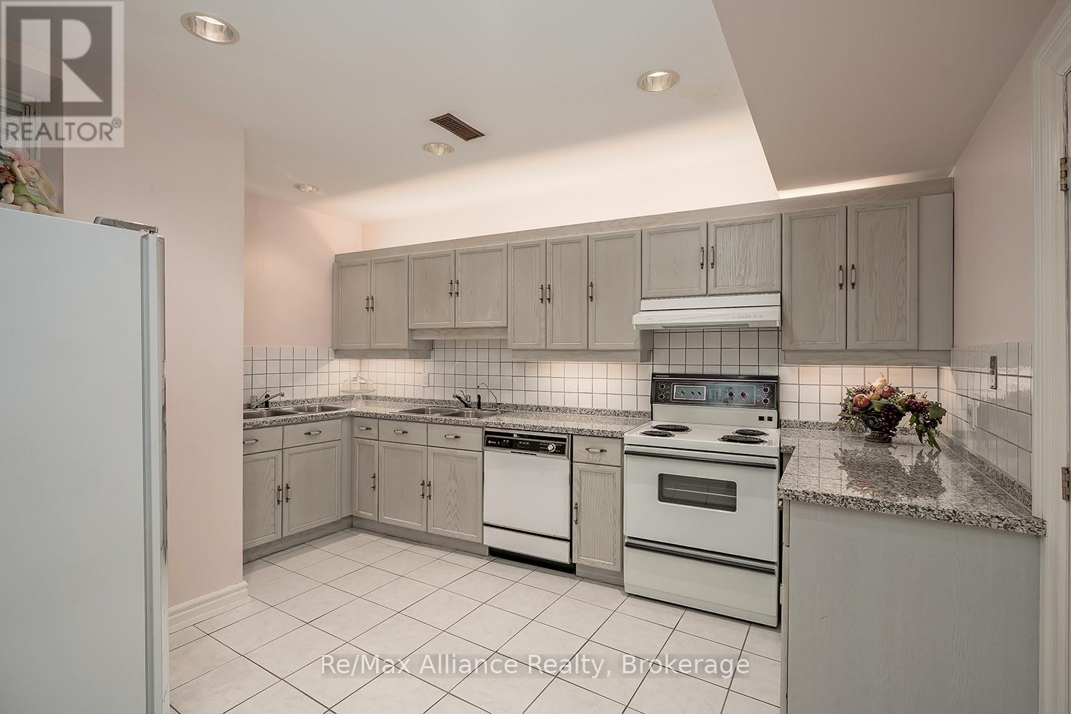 3206 Shoreline Drive, Oakville, Ontario  L6L 5X4 - Photo 38 - W12871004