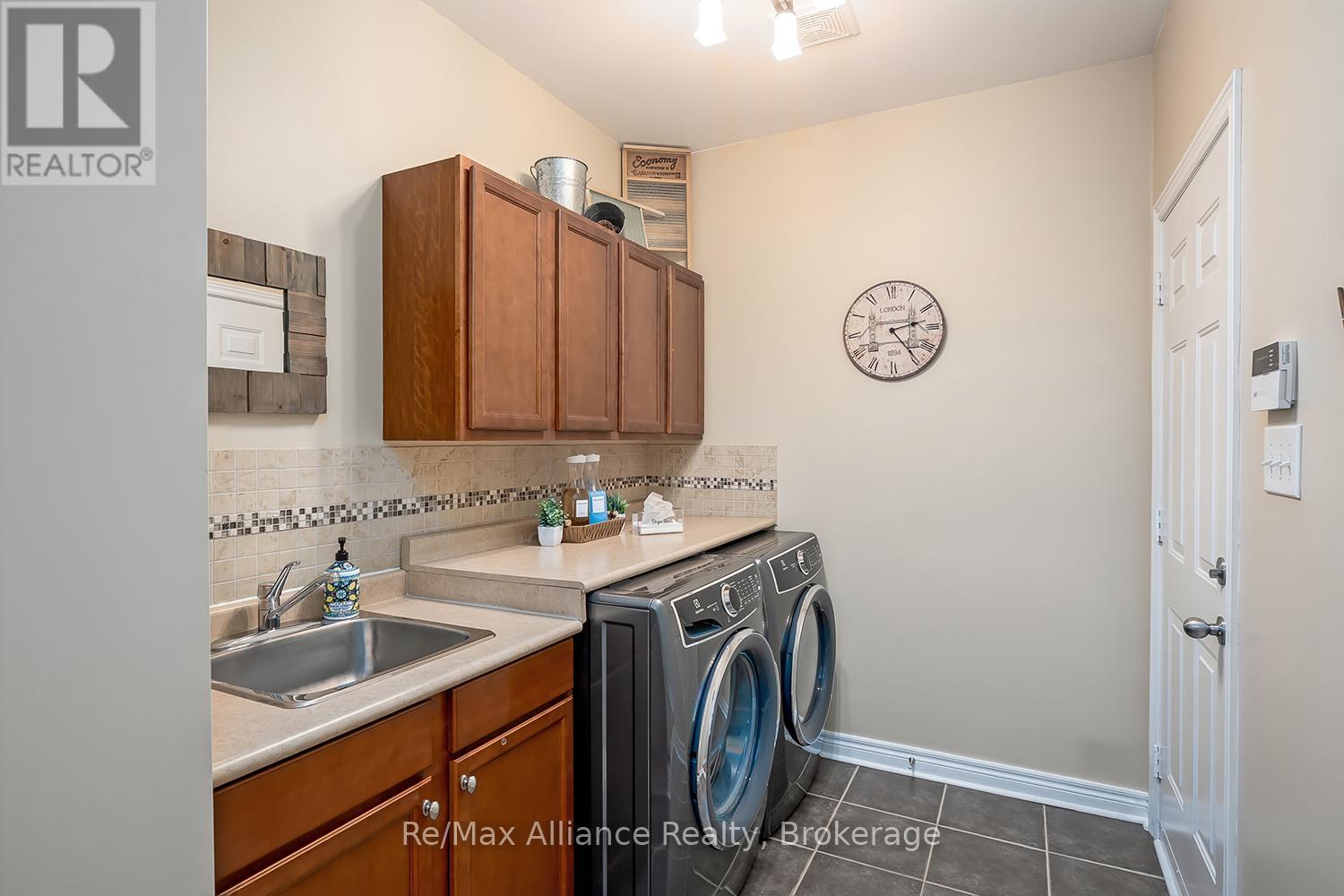 2489 Whistling Springs Crescent, Oakville, Ontario  L6M 5G3 - Photo 17 - W13027022