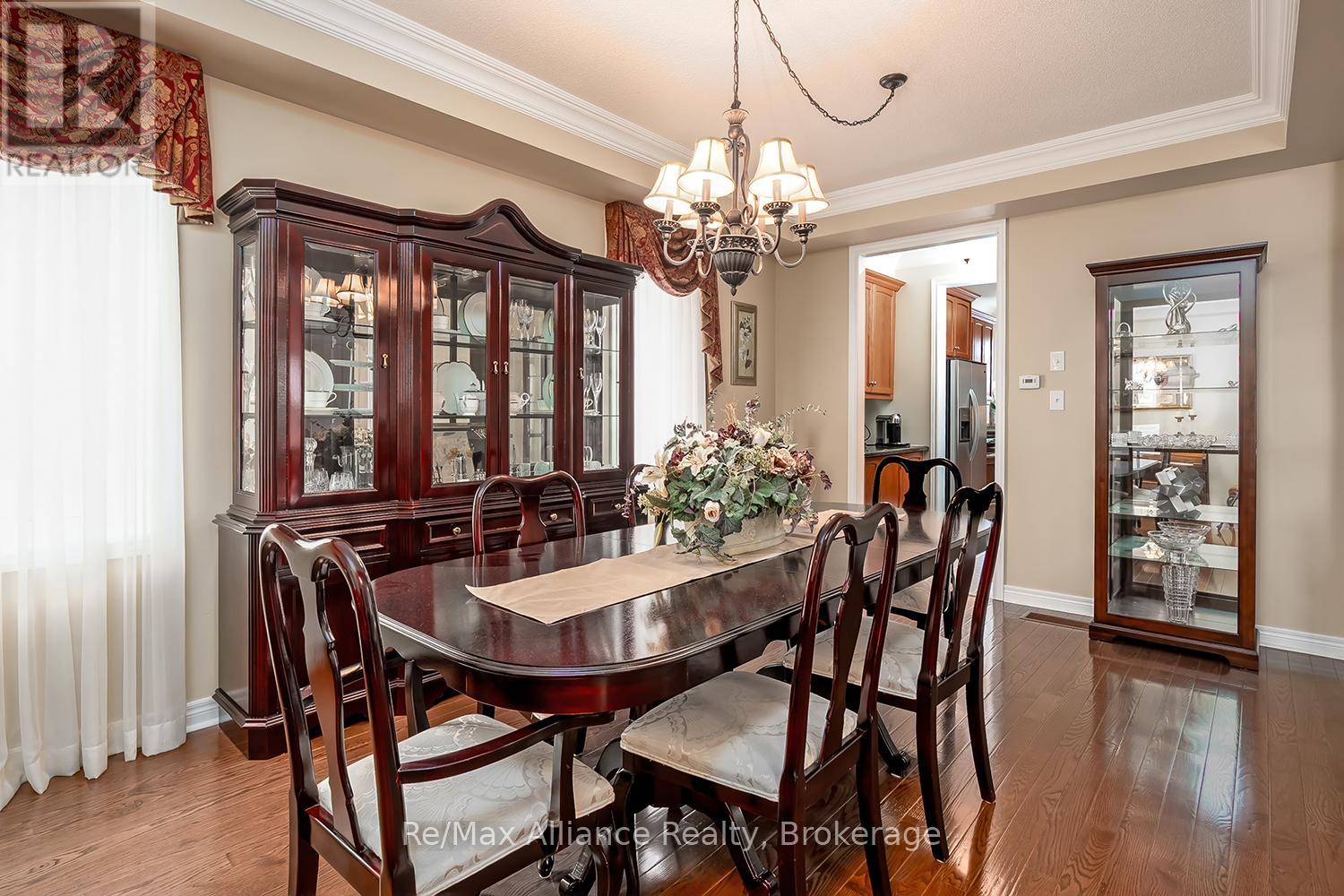 2489 Whistling Springs Crescent, Oakville, Ontario  L6M 5G3 - Photo 7 - W13027022