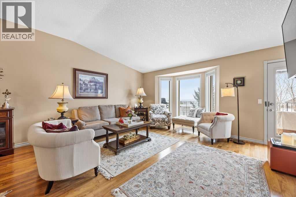 4 Prominence Path SW, Calgary, Alberta  T3H 2W7 - Photo 17 - A2306246