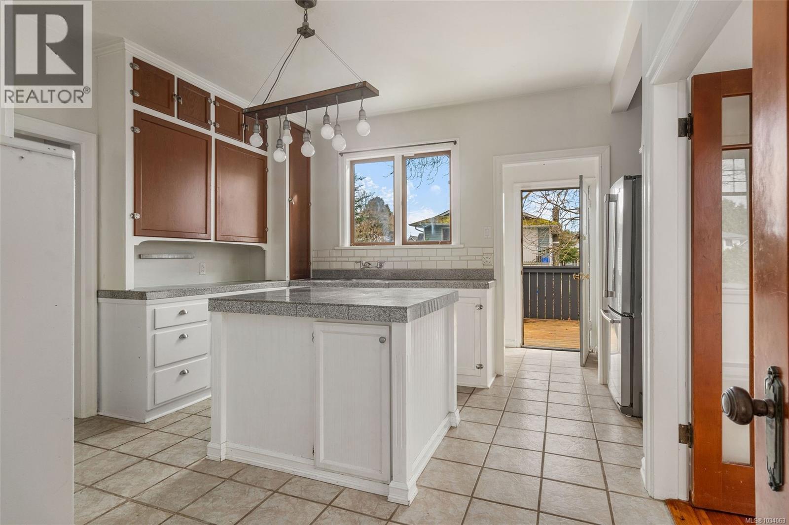 3107 Balfour Ave, Victoria, British Columbia  V9A 1R9 - Photo 17 - 1034063