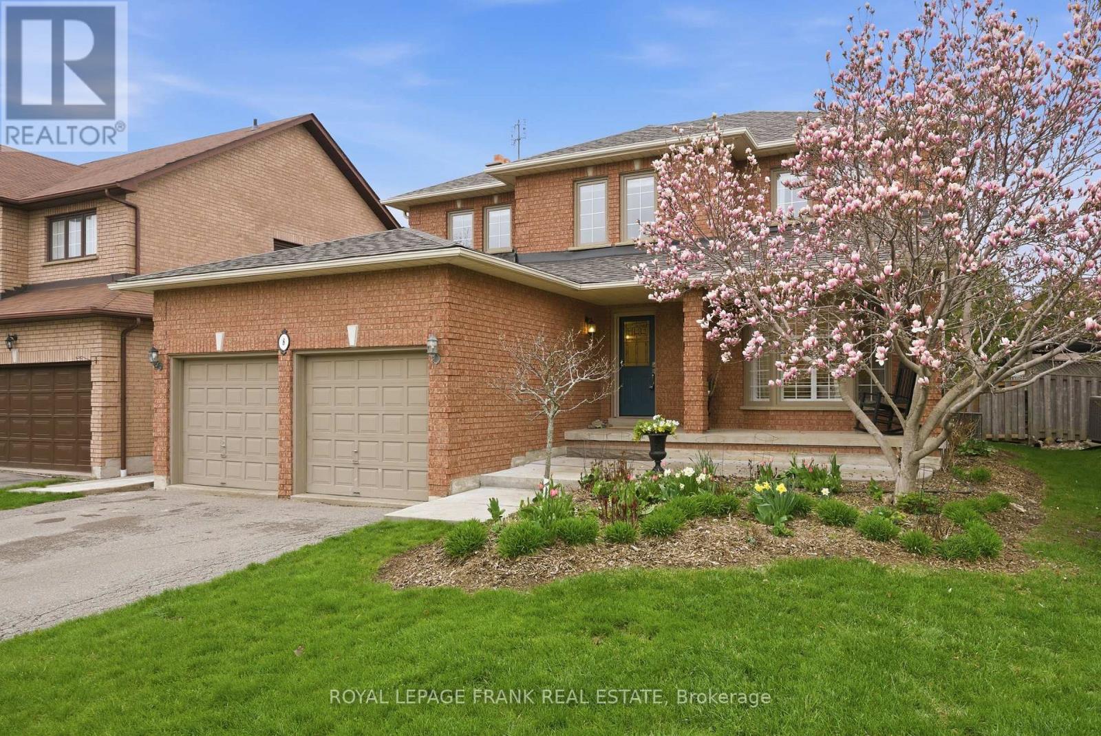 8 CORNER STONE CRESCENT, Whitby, Ontario