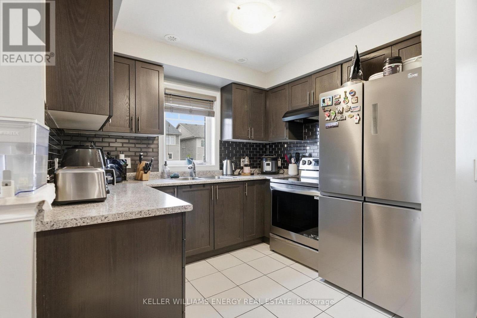 67 Tabaret Crescent, Oshawa, Ontario  L1L 0G5 - Photo 4 - E13062742