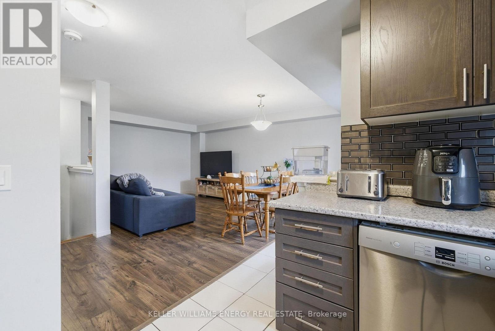 67 Tabaret Crescent, Oshawa, Ontario  L1L 0G5 - Photo 5 - E13062742