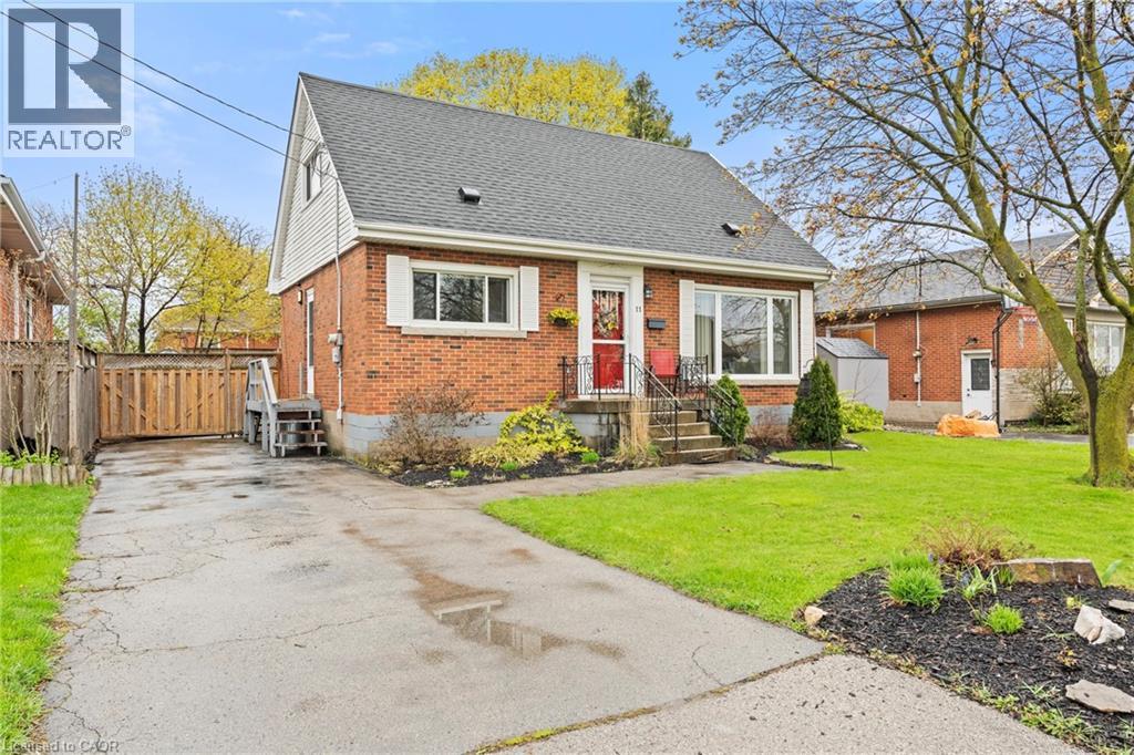 11 Ferrara Street, Hamilton, Ontario  L8T 4C1 - Photo 2 - 40825613