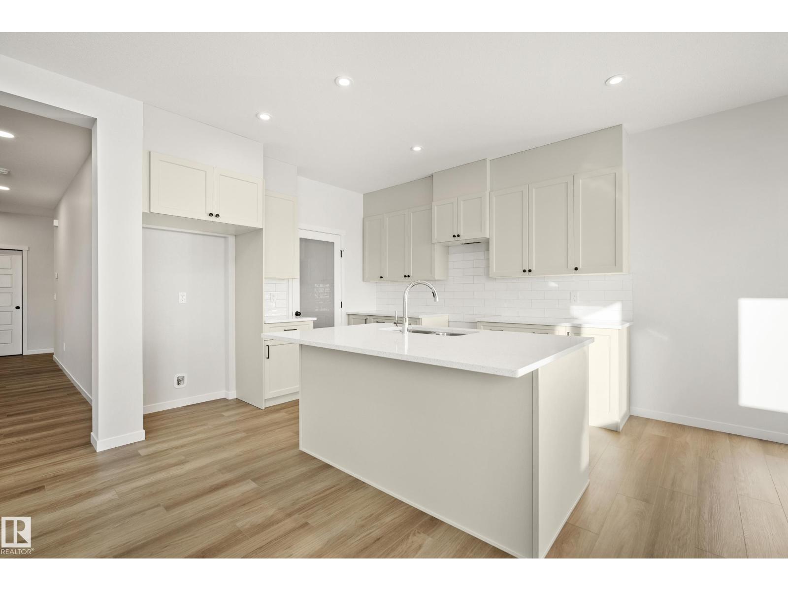 7015 177 Av NW, Edmonton, Alberta  T5Z 0W8 - Photo 1 - E4471615