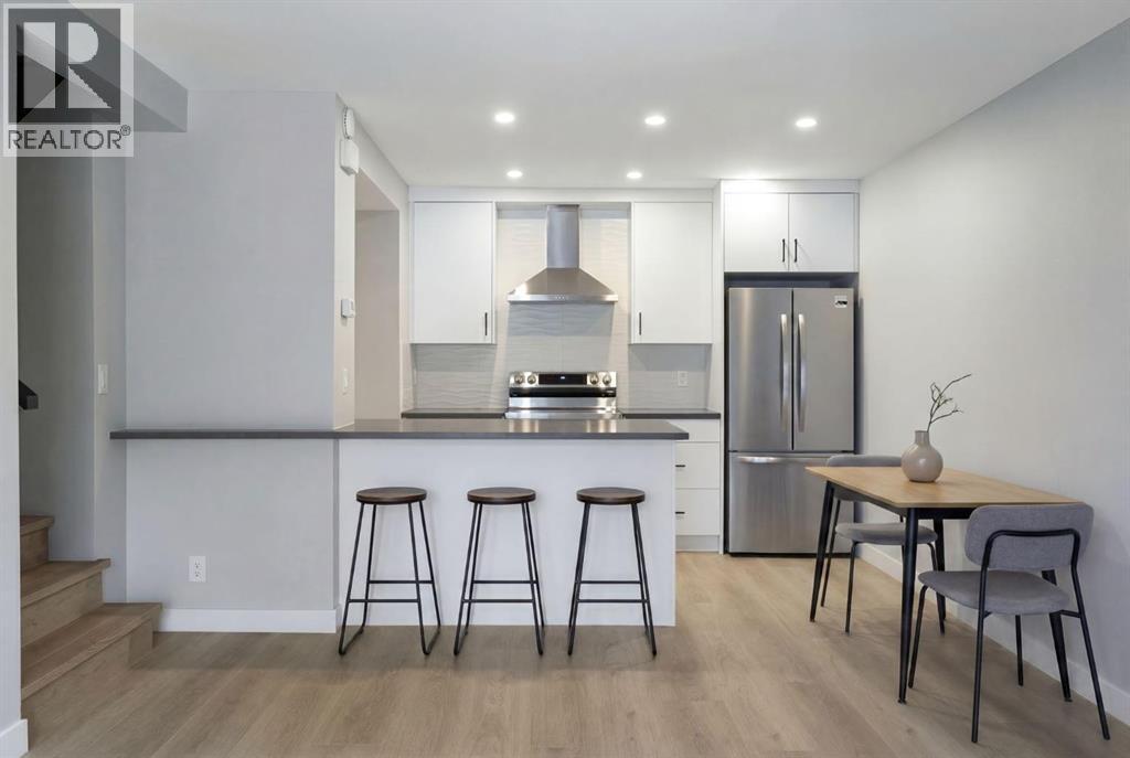 11, 4915 45 Street SW, Calgary, Alberta  T3E 3W5 - Photo 3 - A2300746