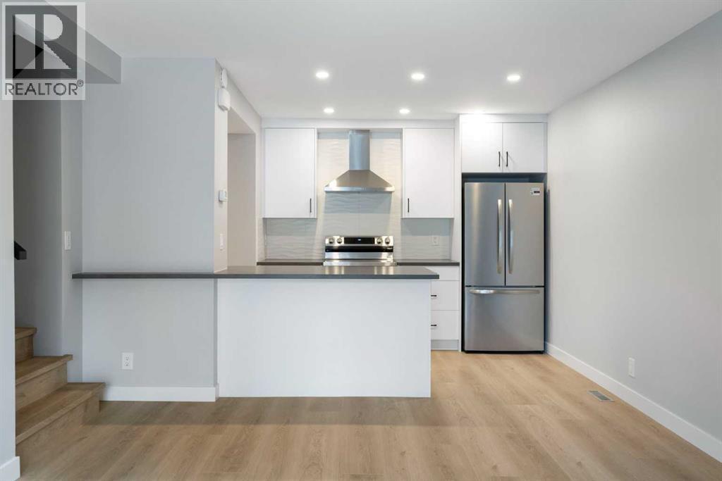11, 4915 45 Street SW, Calgary, Alberta  T3E 3W5 - Photo 4 - A2300746
