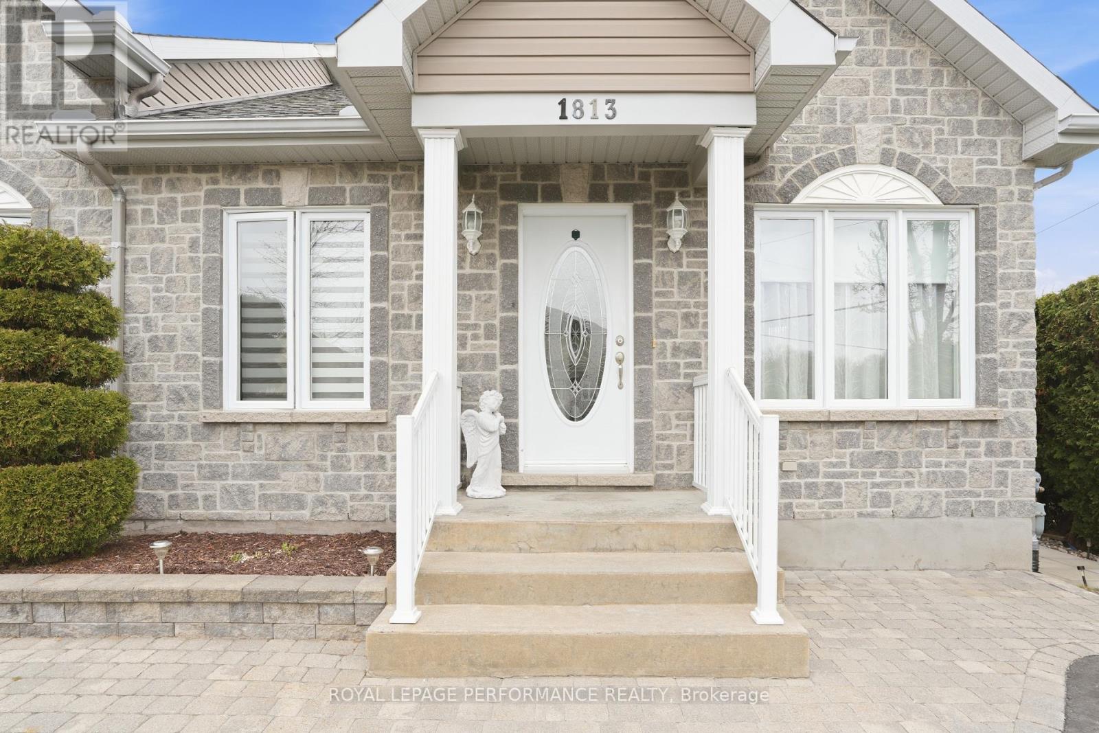 1813 Florence Street, Hawkesbury, Ontario  K6A 0A5 - Photo 3 - X13062570