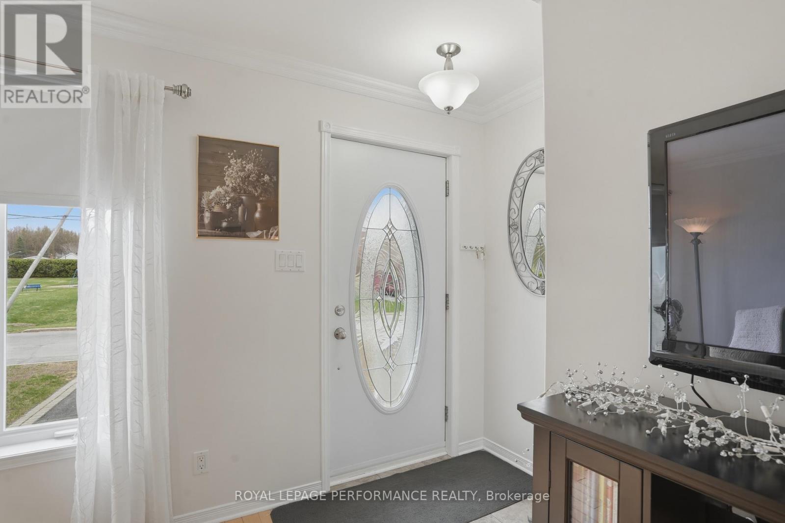 1813 Florence Street, Hawkesbury, Ontario  K6A 0A5 - Photo 4 - X13062570