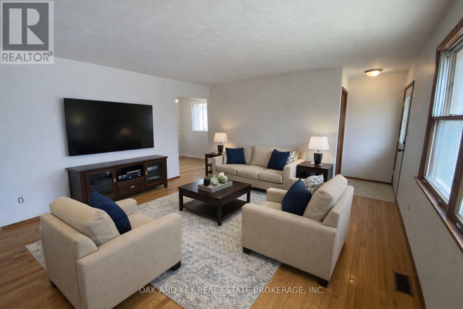 330 Oak Avenue, Strathroy-Caradoc, Ontario  N7G 3T2 - Photo 2 - X13062586