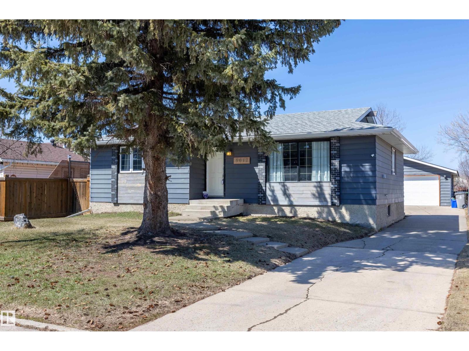 9012 99A AV, morinville, Alberta