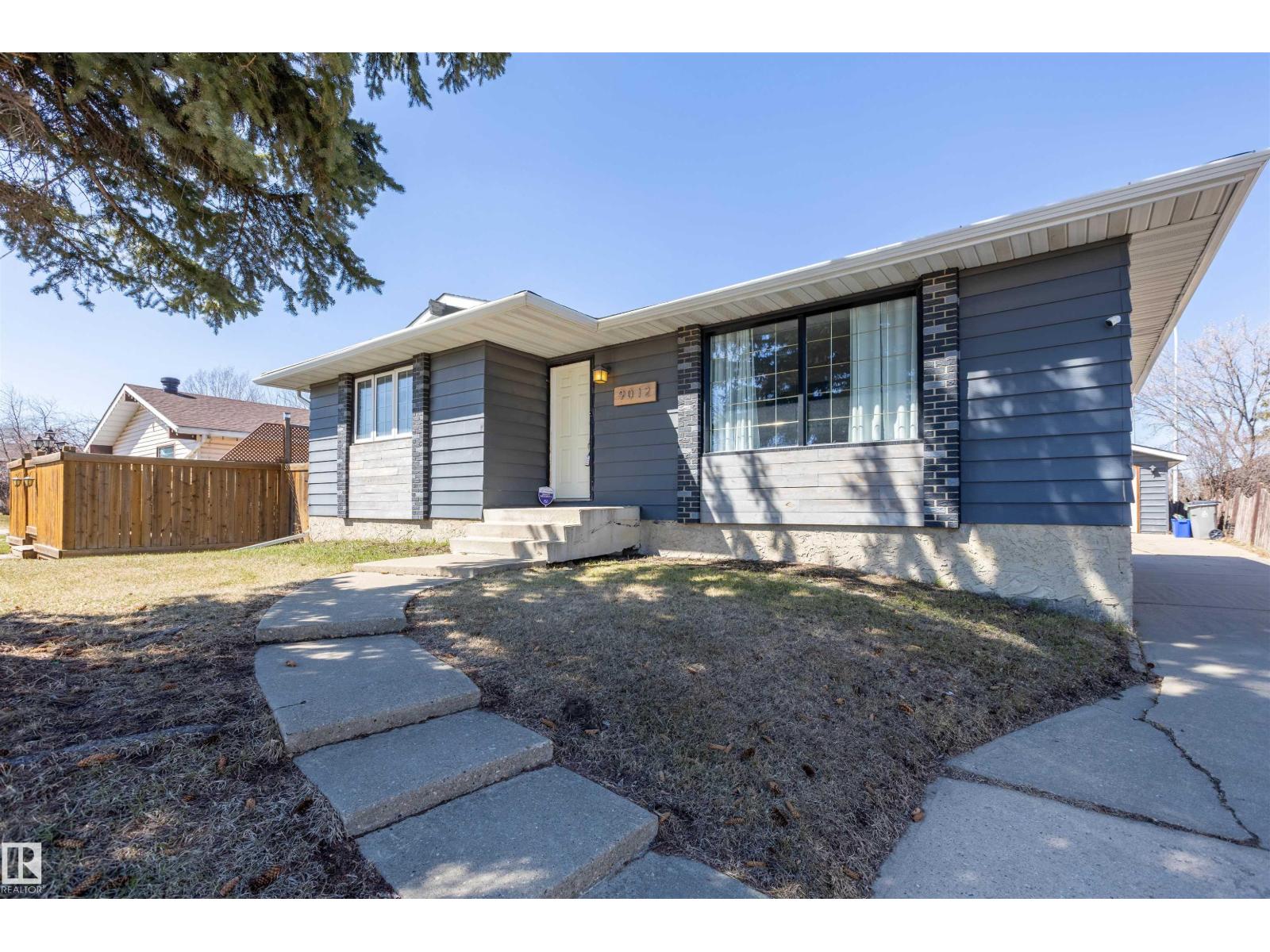 9012 99a Av, Morinville, Alberta  T8R 1K3 - Photo 2 - E4484817