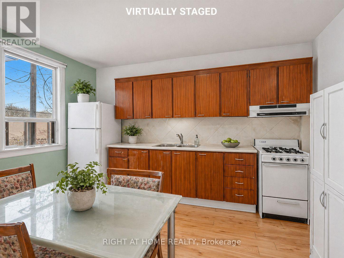284 Grace Street, Toronto, Ontario  M6G 3A6 - Photo 3 - C13062288