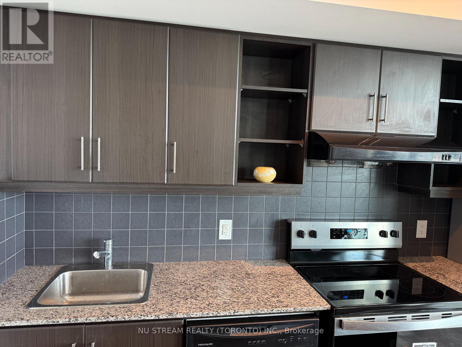 708 - 35 Brian Peck Crescent, Toronto, Ontario  M4G 0A5 - Photo 3 - C13062382