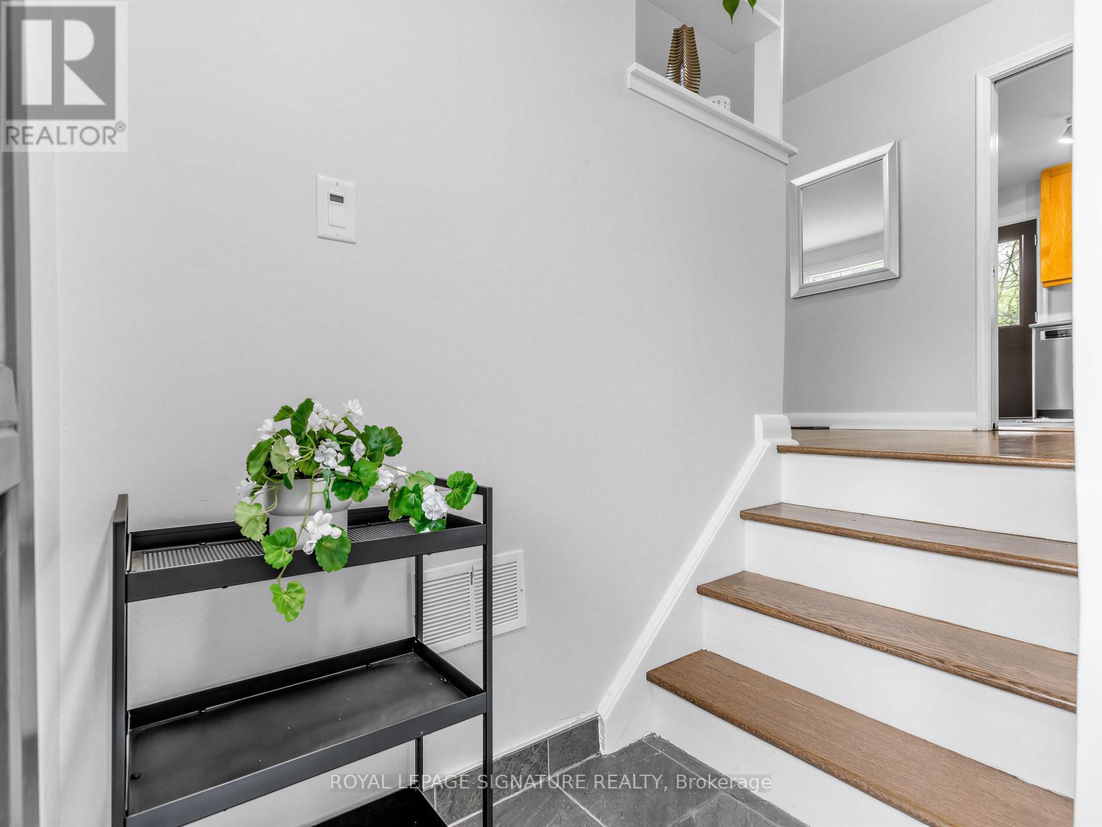 23 Ballymena Court, Toronto, Ontario  M3C 2B8 - Photo 3 - C13062604