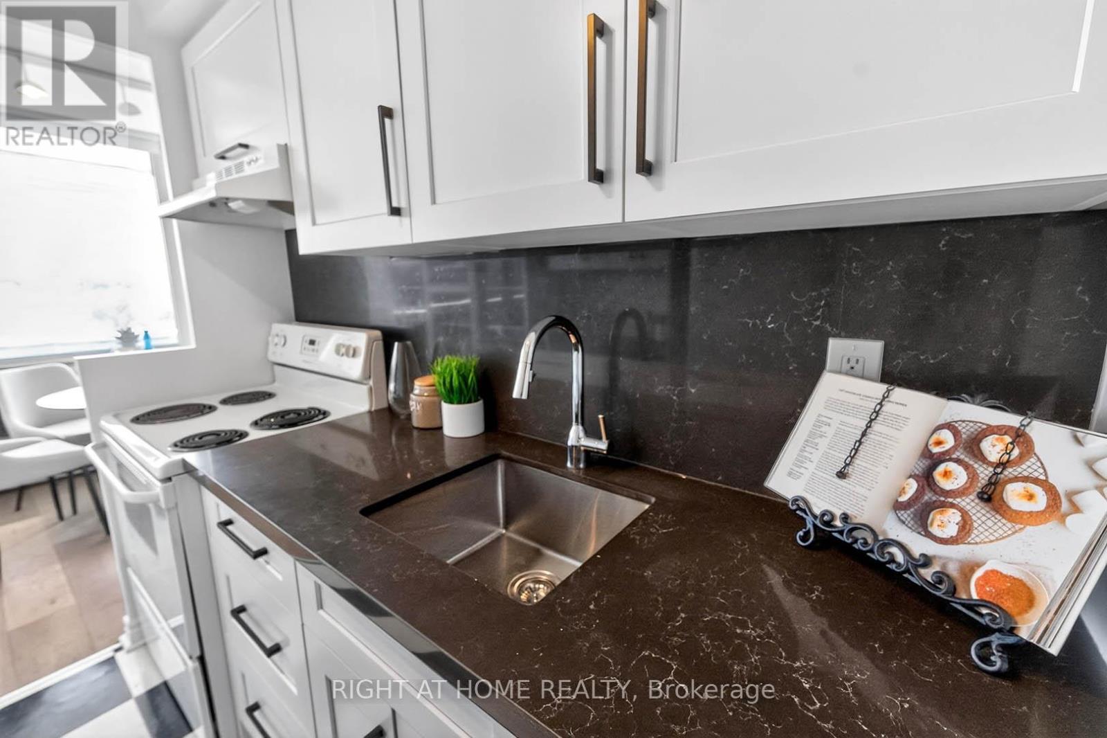 701 - 74 Spadina Road, Toronto, Ontario  M5R 2T5 - Photo 17 - C13062696