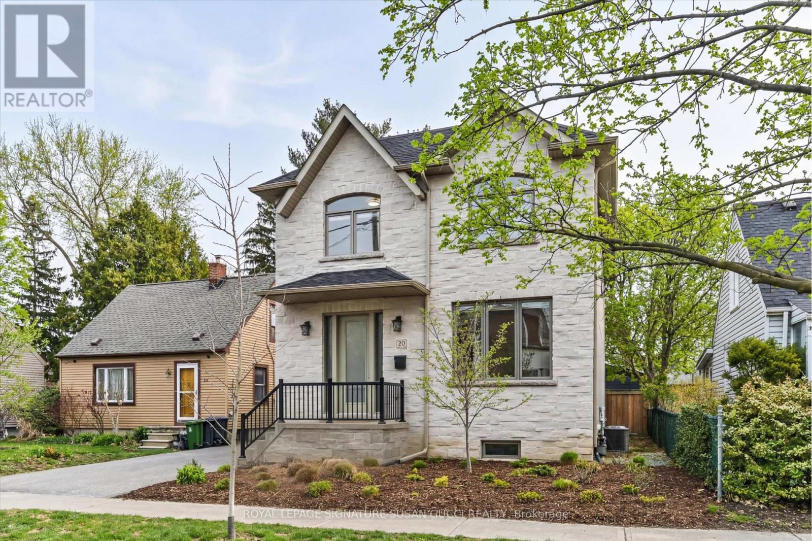 20 Warvet Crescent, Toronto, Ontario  M4B 1P3 - Photo 1 - E13062650