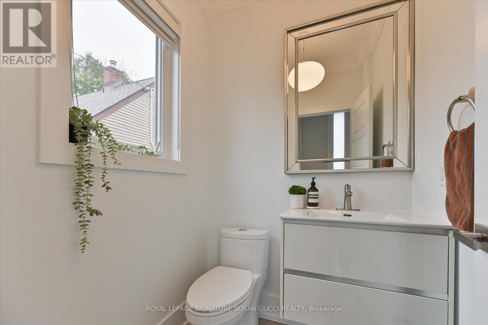 20 Warvet Crescent, Toronto, Ontario  M4B 1P3 - Photo 21 - E13062650