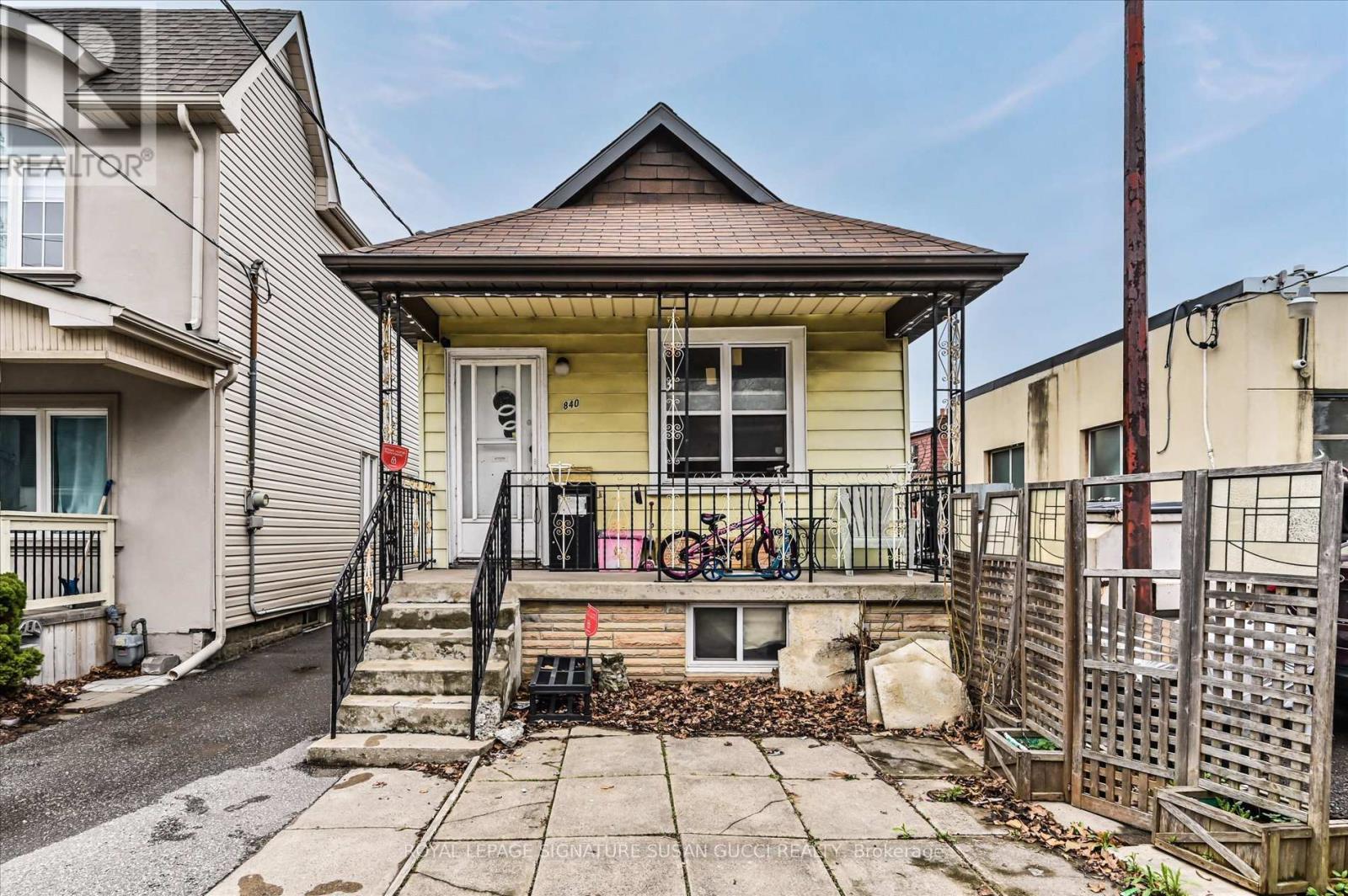840 Sammon Avenue, Toronto, Ontario  M4C 2E8 - Photo 1 - E13062698