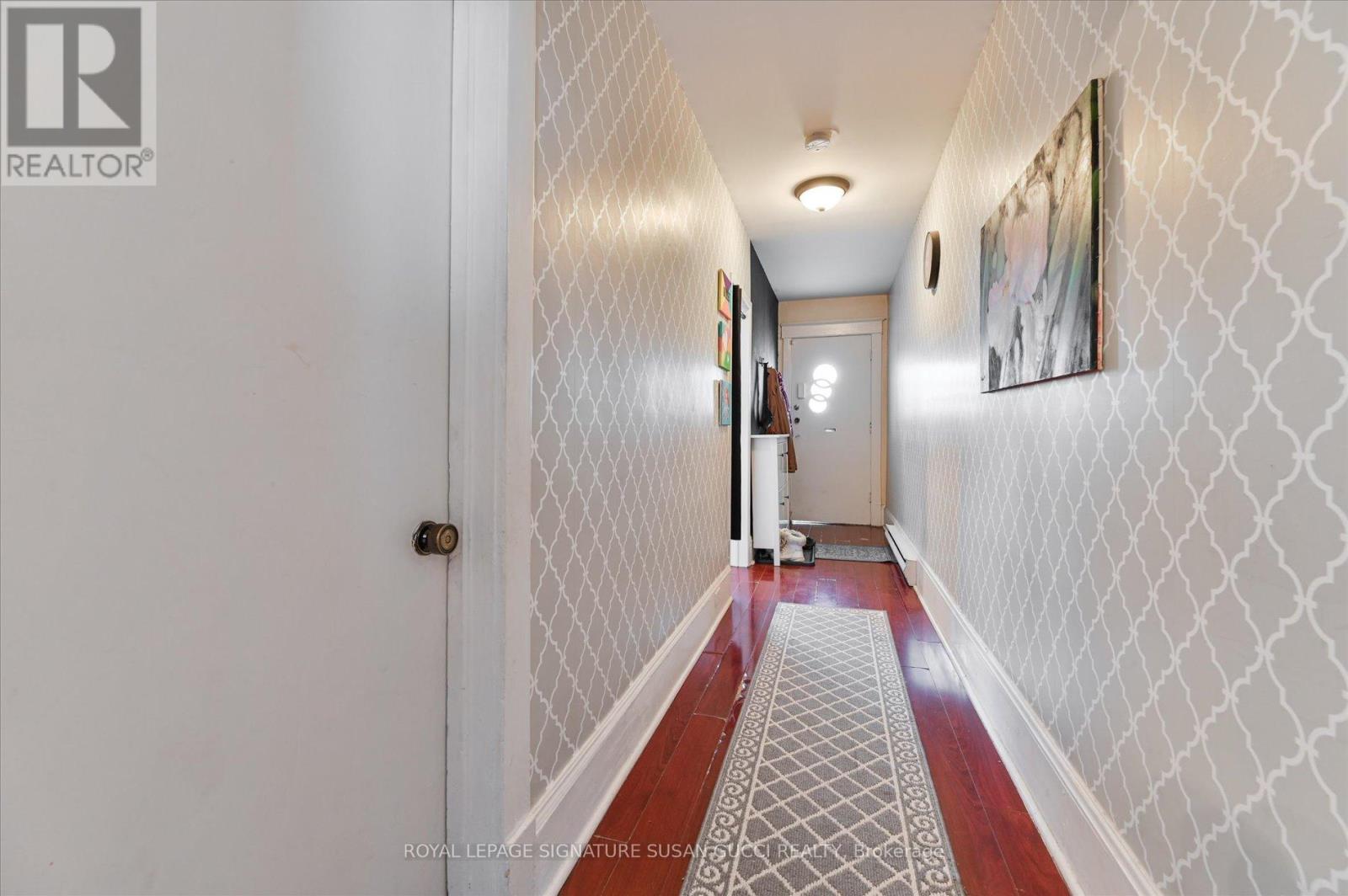 840 Sammon Avenue, Toronto, Ontario  M4C 2E8 - Photo 3 - E13062698