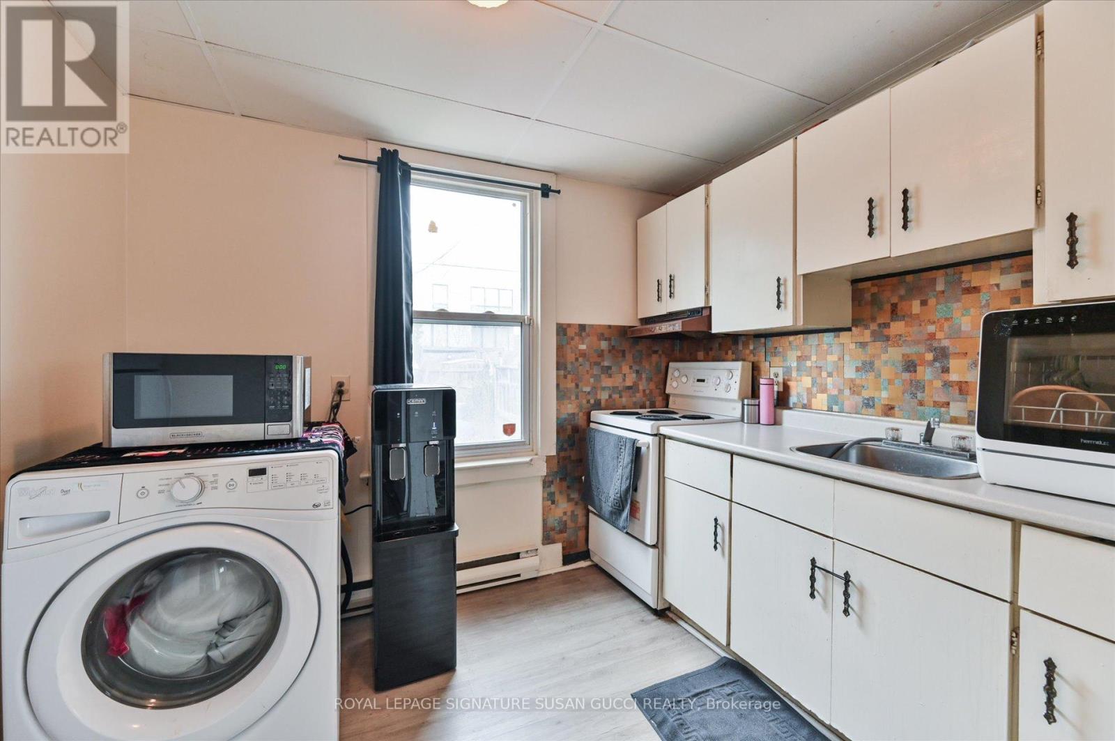 840 Sammon Avenue, Toronto, Ontario  M4C 2E8 - Photo 6 - E13062698