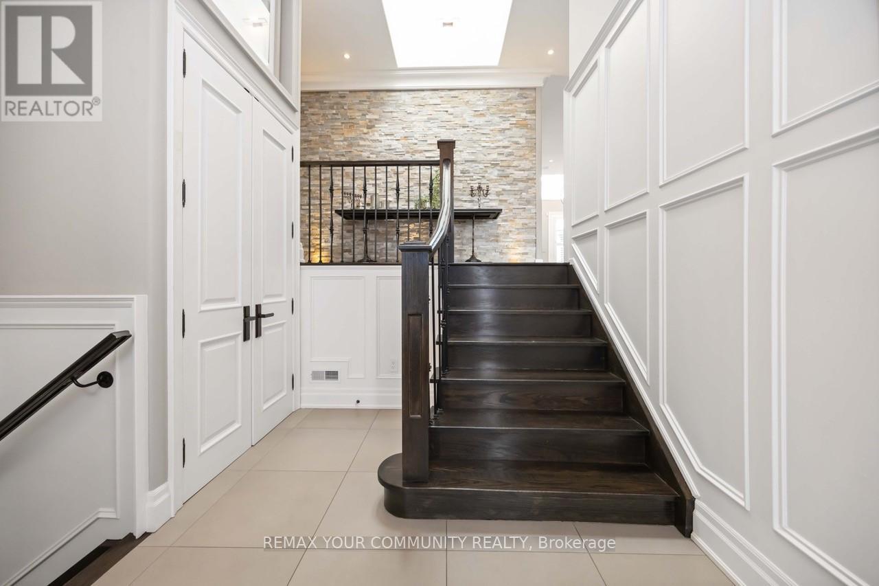 48 May Avenue, Richmond Hill, Ontario  L4C 3S6 - Photo 4 - N13062630