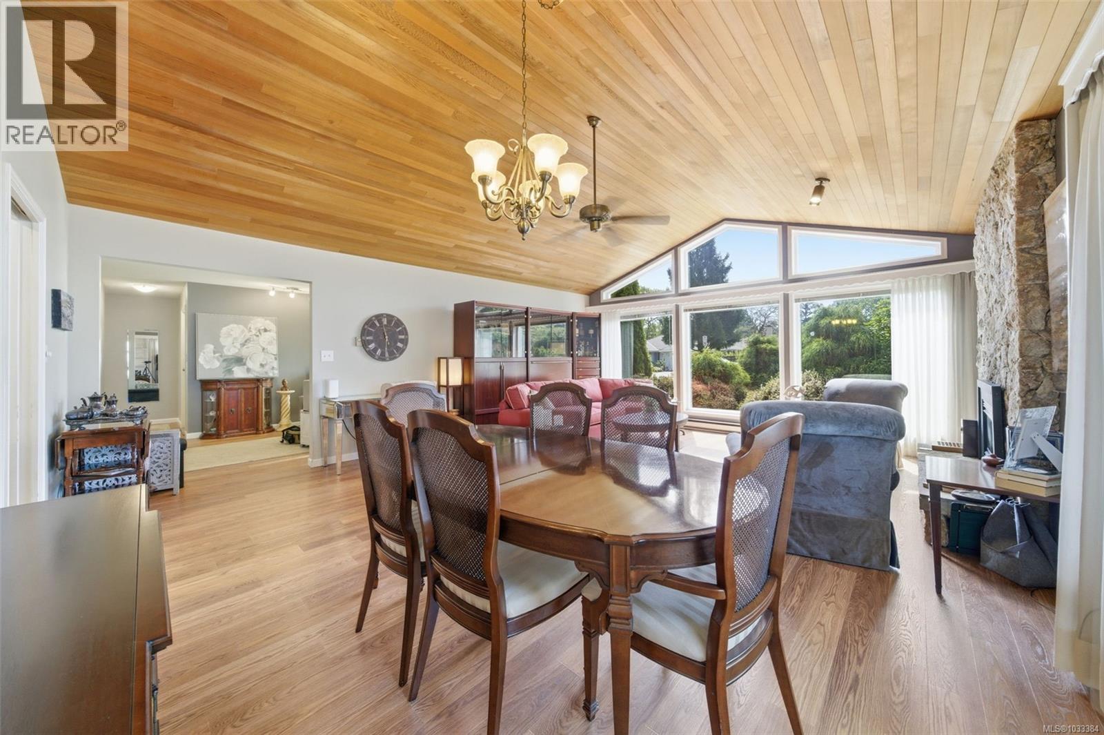 4003 Hopesmore Dr, Saanich, British Columbia  V8N 6A3 - Photo 13 - 1033384